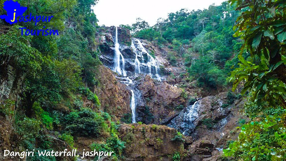 Danapuri Waterfall景点图片