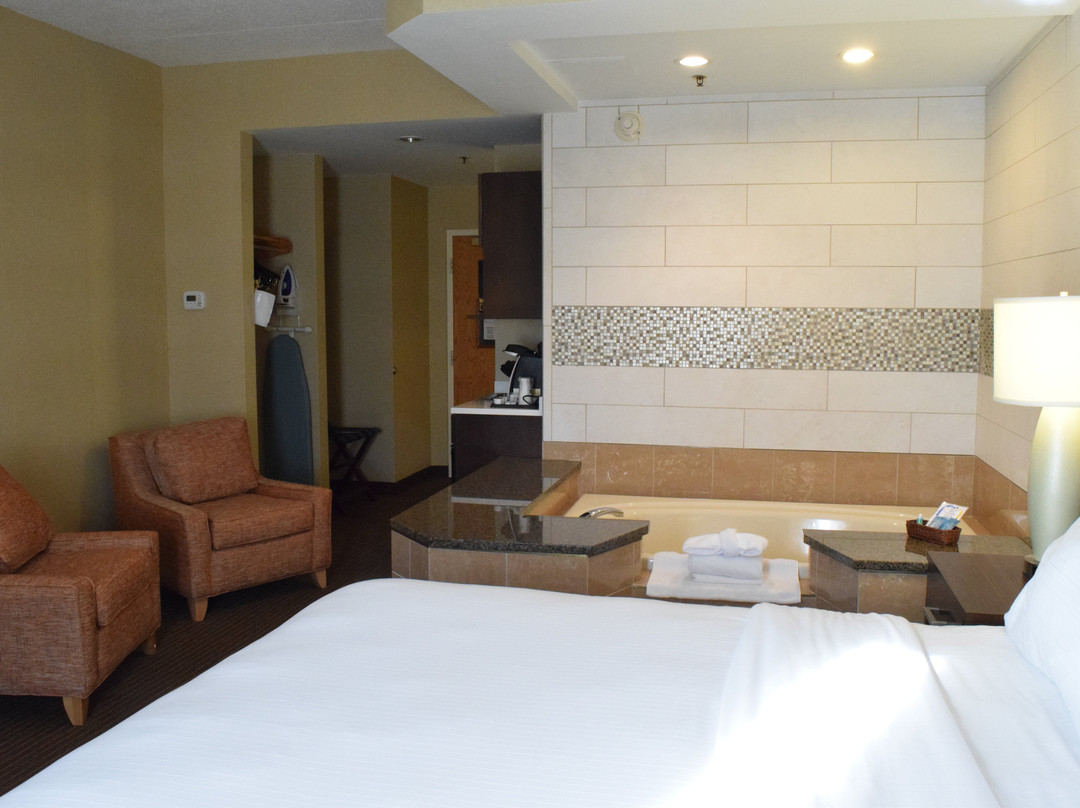 Holiday Inn Express & Suites Watertown-thousand Islands By IHG主图