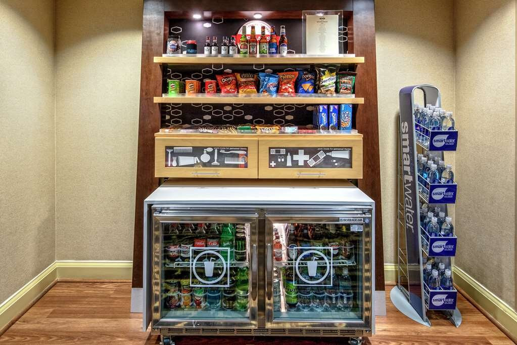 夏洛特/马修斯希尔顿恒庭酒店主图