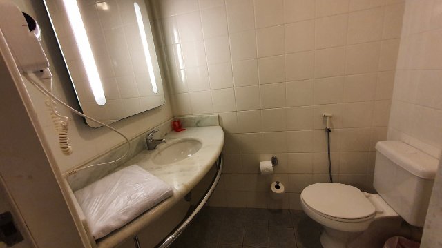 宜必思儒万维尔酒店-浴室