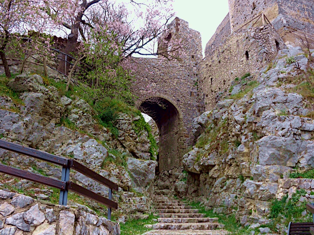 Chiesa di San Pietro Apostolo-Castel San Pietro Romano必去景点