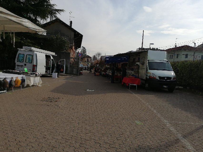 Mercato del Martedí-Laveno-Mombello必去景点
