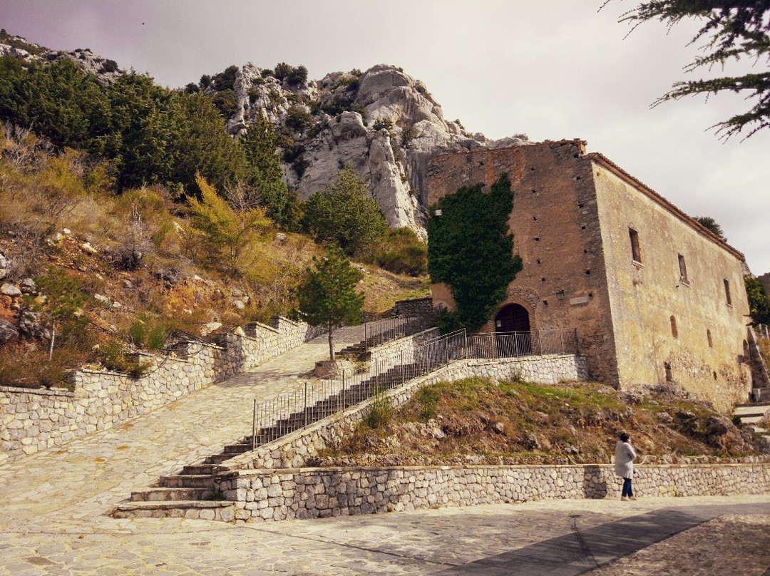 Santuario di Santa Maria delle Armi-Cerchiara di Calabria必去景点