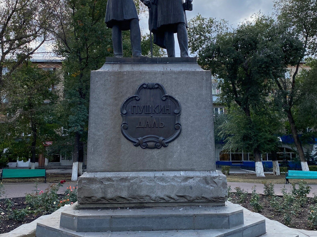Monument to Pushkin and Dal-Orenburg必去景点