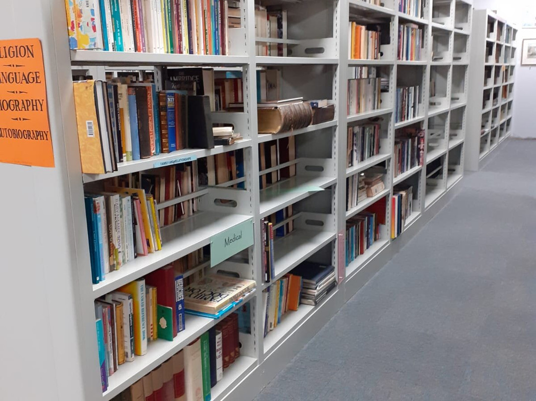 The Warehouse Antiques & Collectables景点图片