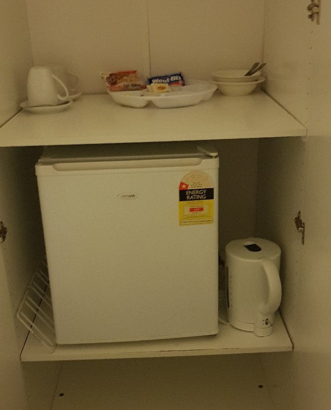 Mena Creek Hotel主图