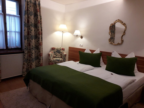 沃尔夫酒店主图