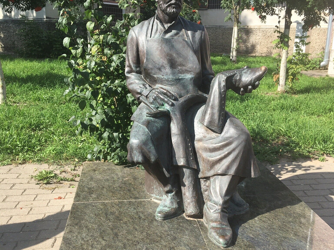 Monument to Shoemaker景点图片