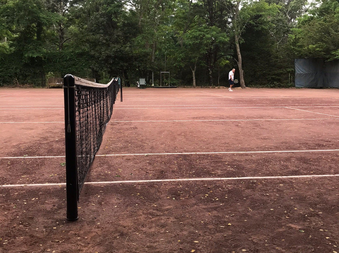 Olivers' Red Clay Tennis-Wellfleet必去景点