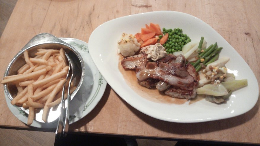 Hotel Gasthof zu Burg主图