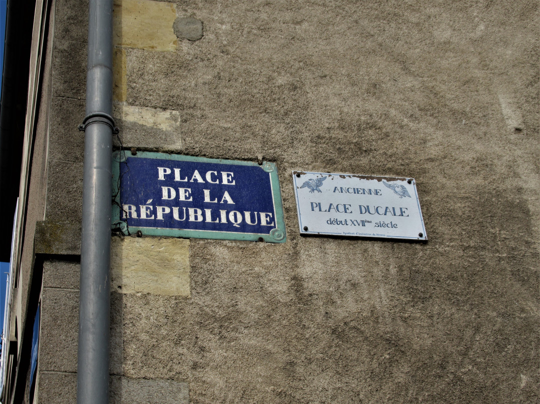 Place De La République景点图片