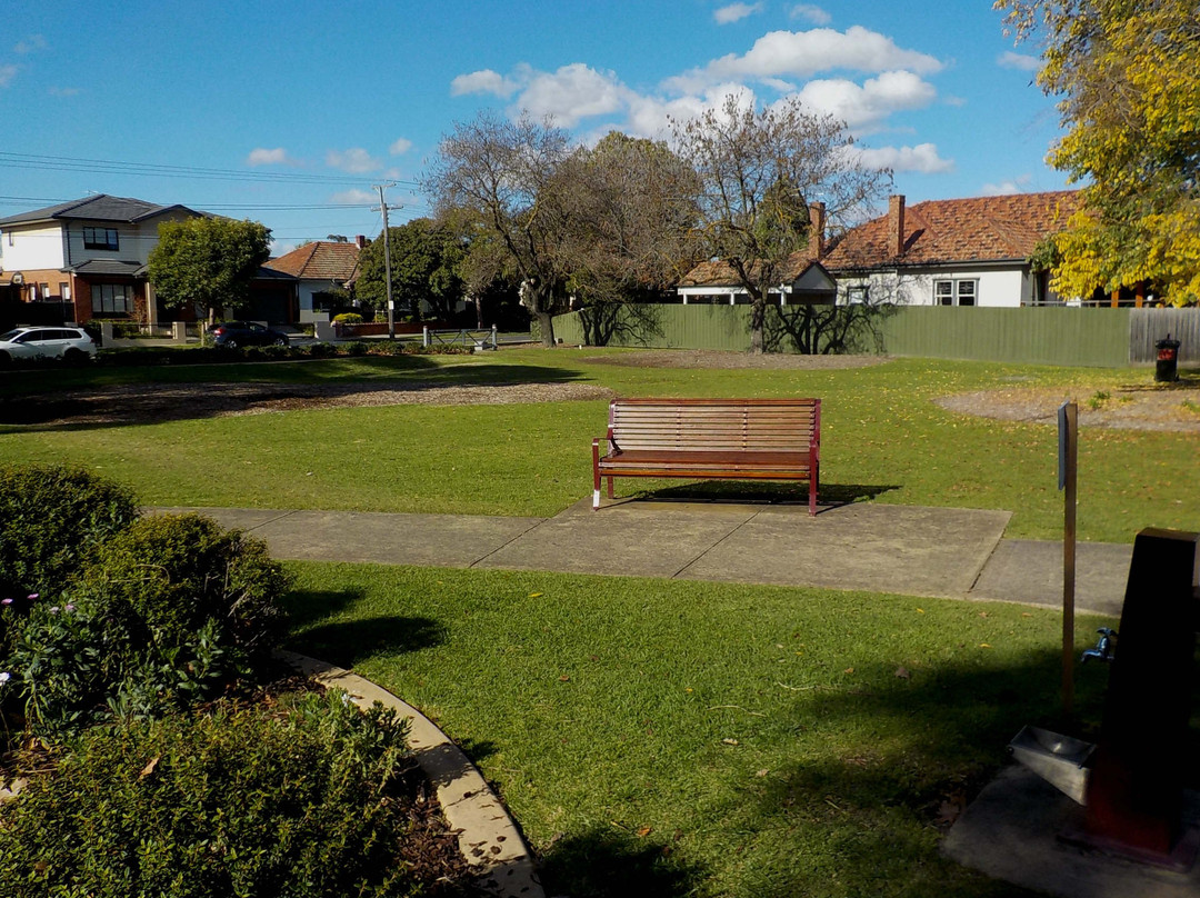 Wattle Grove Reserve景点图片