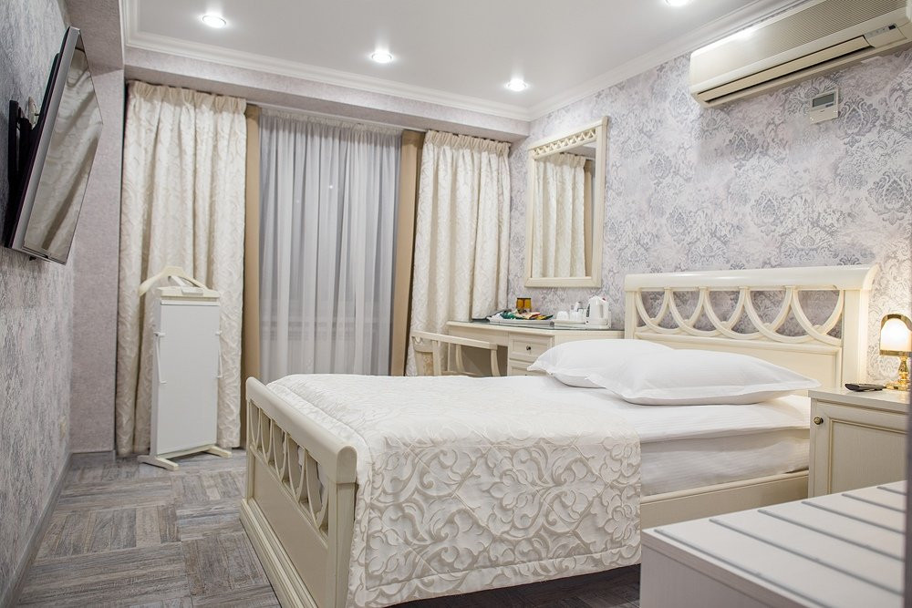 Crystal De Luxe Hotel主图