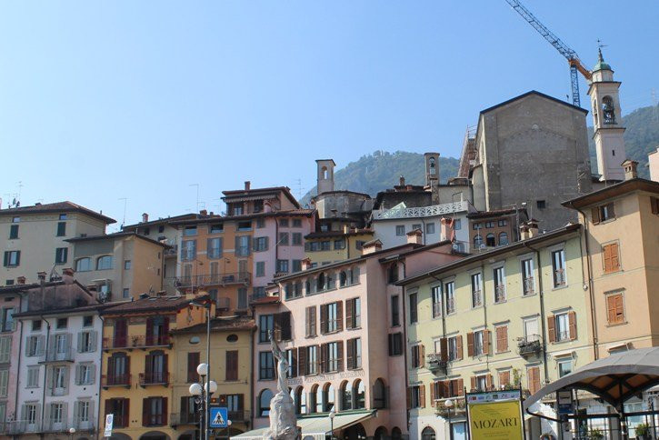 Case Piazza XIII Martiri景点图片