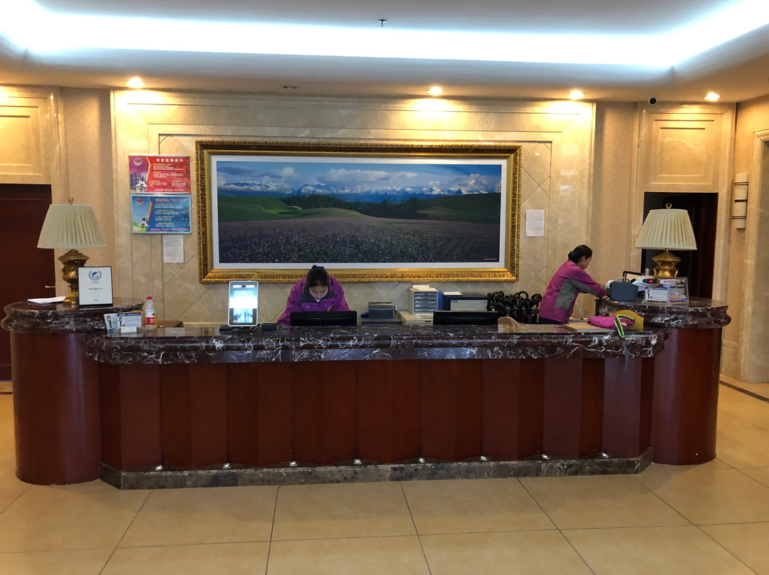 喀纳斯鉴苑山庄酒店主图