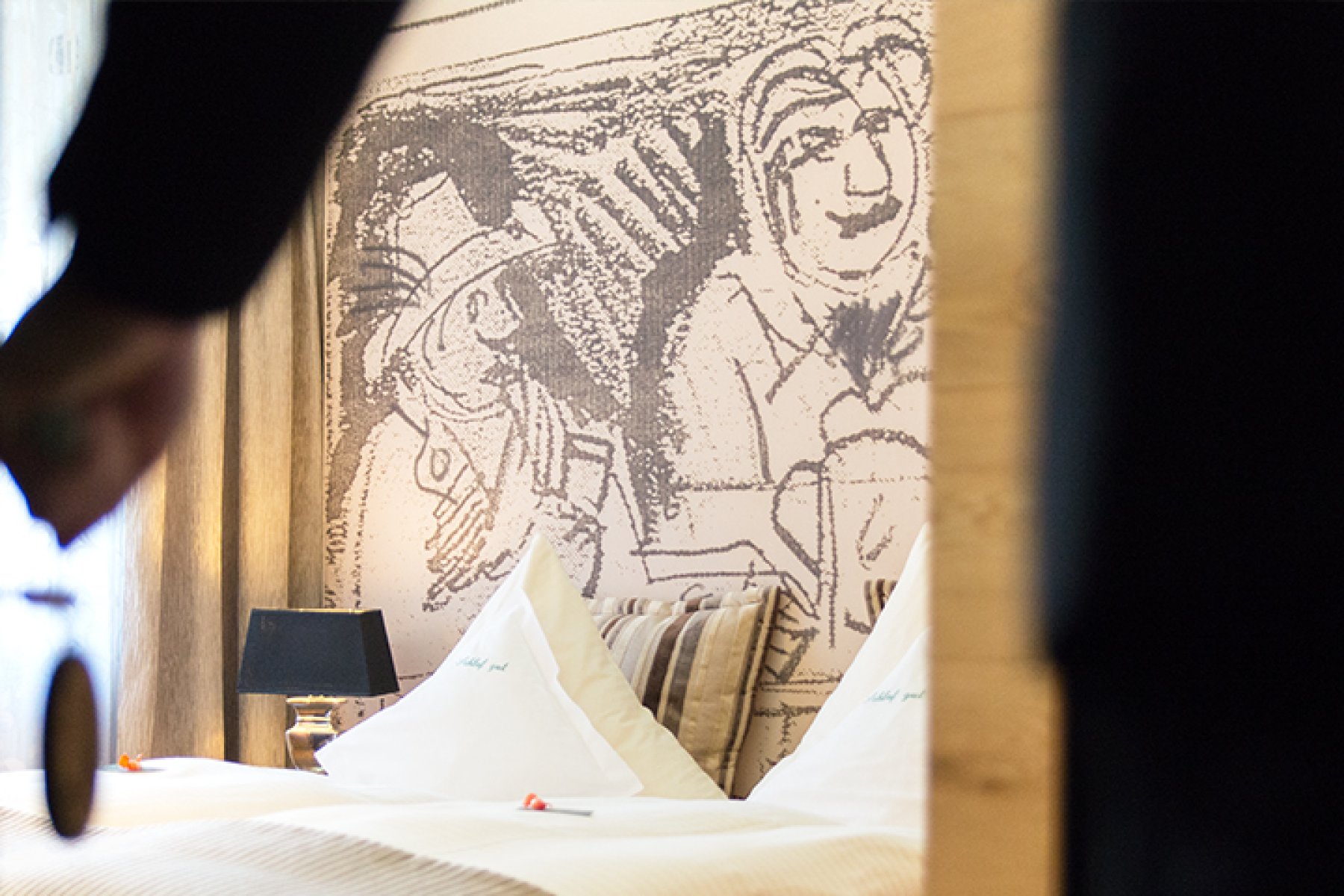 Sperber-Brau: Hotel-官方