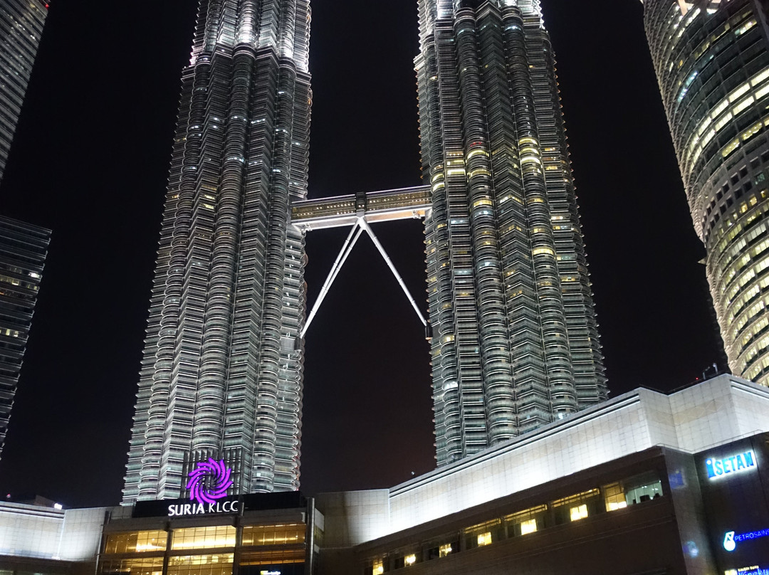 幻彩湖喷泉秀-吉隆坡必去景点