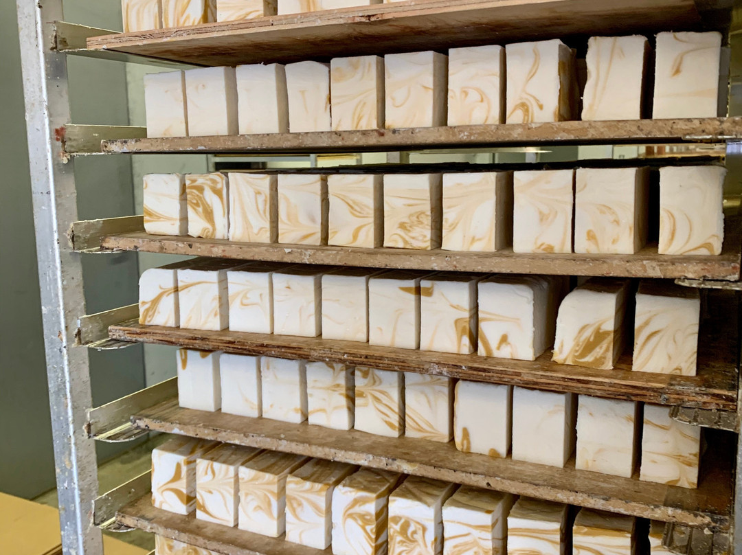 Rocky Mountain Soap Company Workshop Tours-坎莫尔必去景点