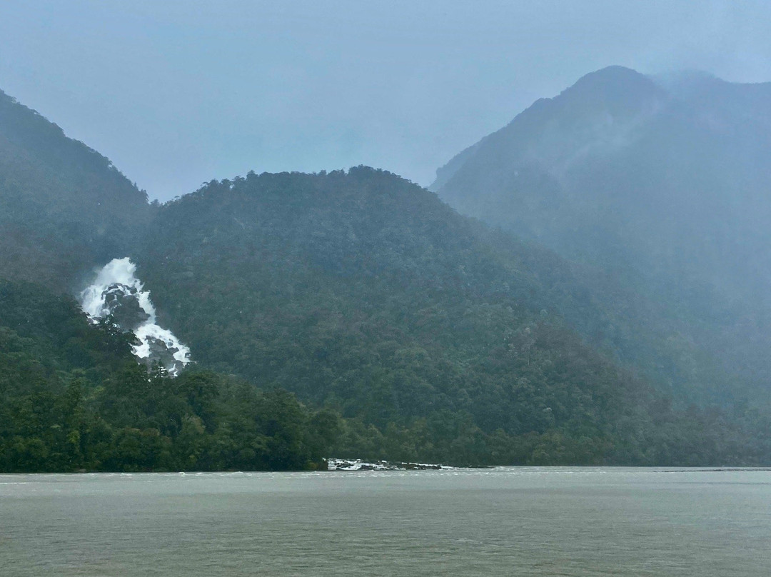 Roaring Billy Falls景点图片