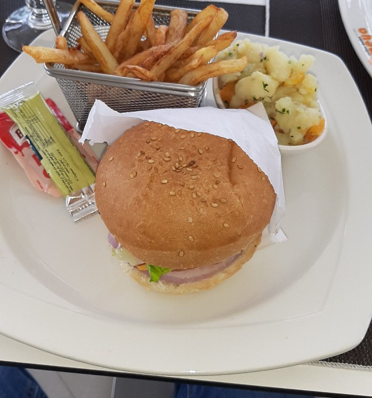 Omeya Suites Hotel主图