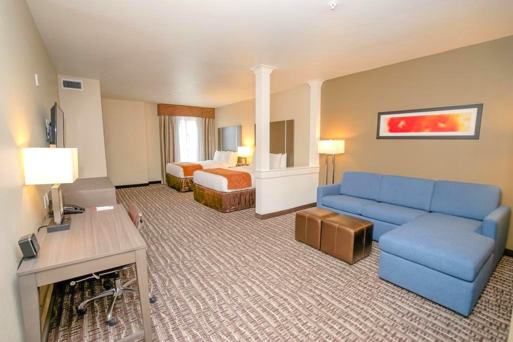 Comfort Suites Near Sam Houston Race Park主图