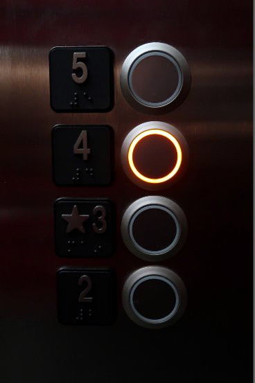 伯灵顿希尔顿恒庭酒店主图