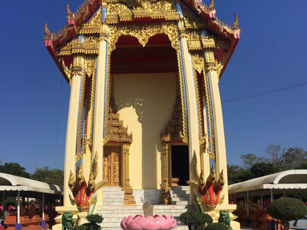 Ang Thong Provincial City Pillar Shrine-红统必去景点