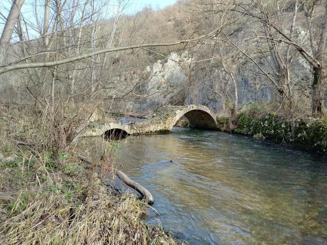 Borgo di Pagliare di Tione-Tione degli Abruzzi必去景点