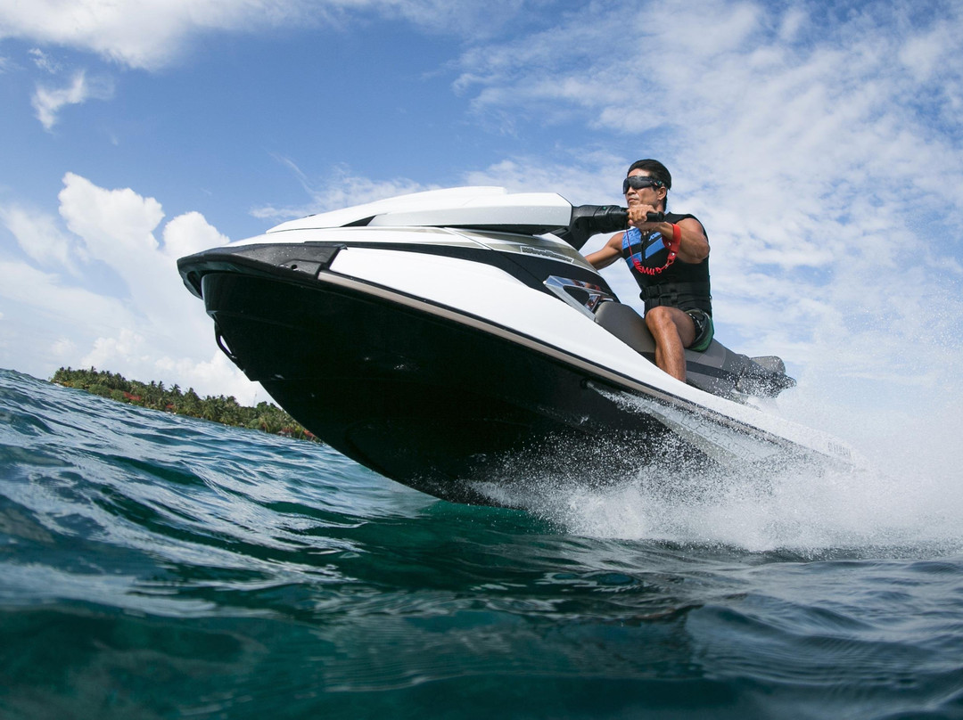 Maverick Style Water Sports at Kurumba Maldives景点图片