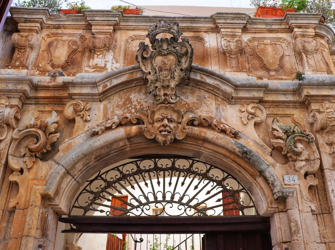Palazzo Morelli-洛科罗通多必去景点