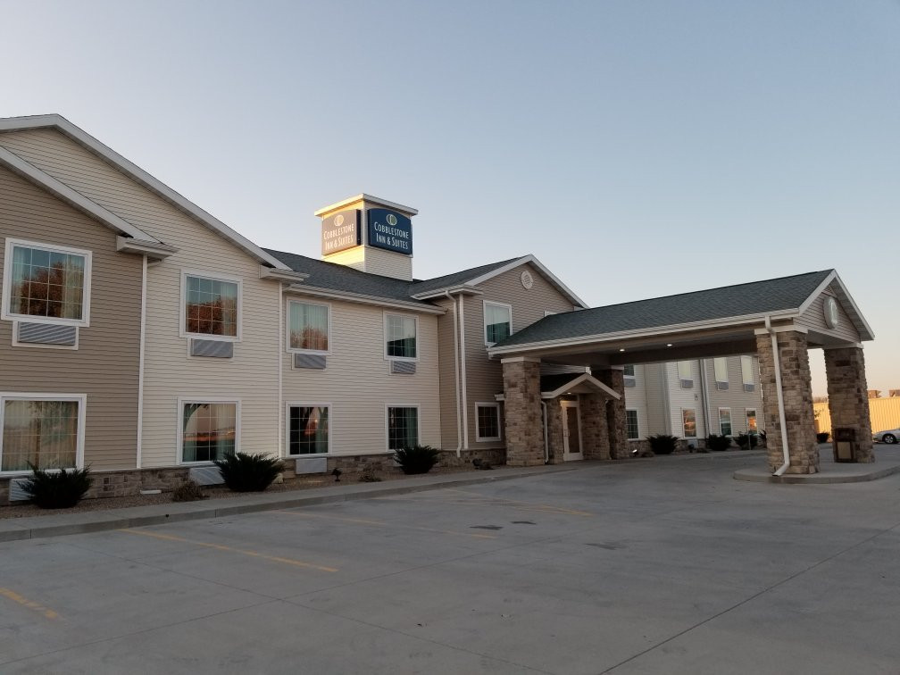 拉金鹅卵石套房酒店主图