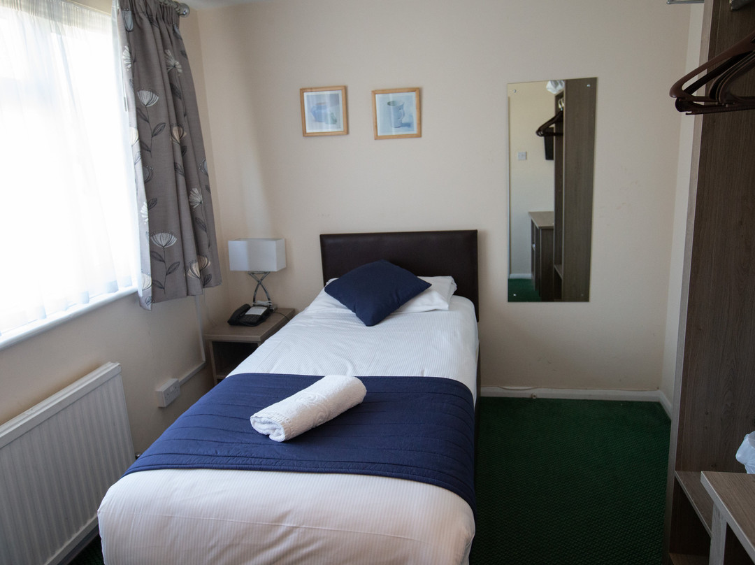 Gatwick Corner House Hotel主图