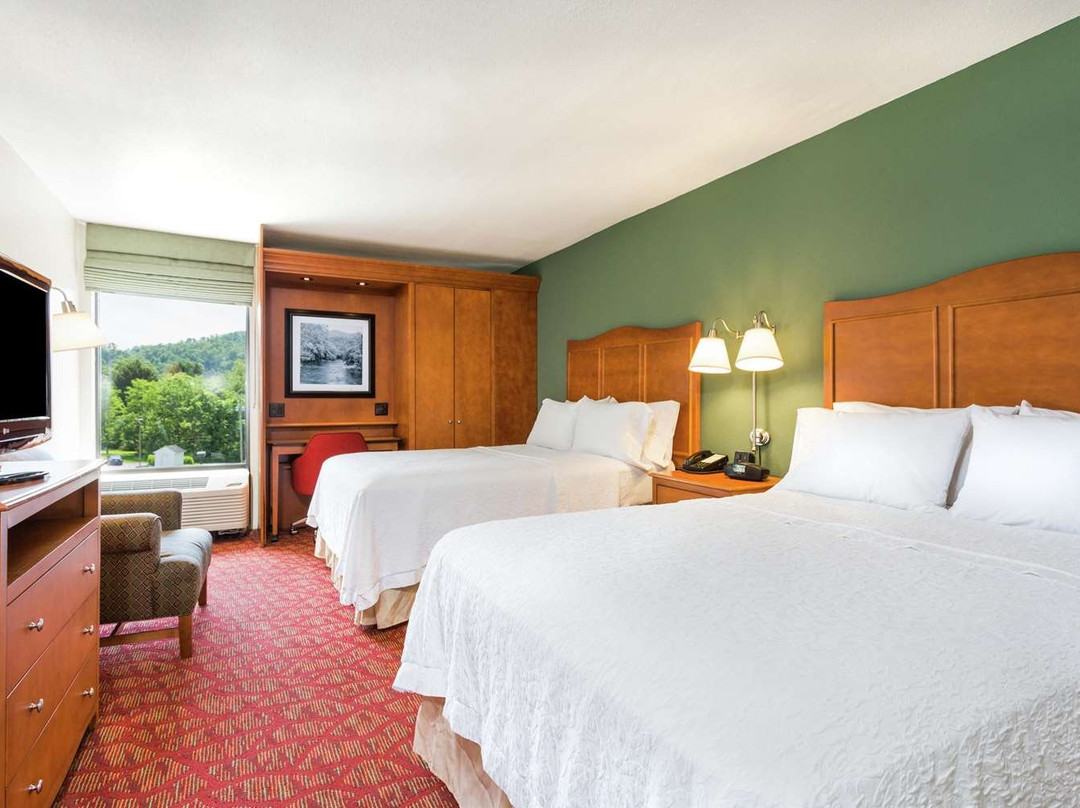 布里奇波特/克拉克斯堡汉普顿酒店主图