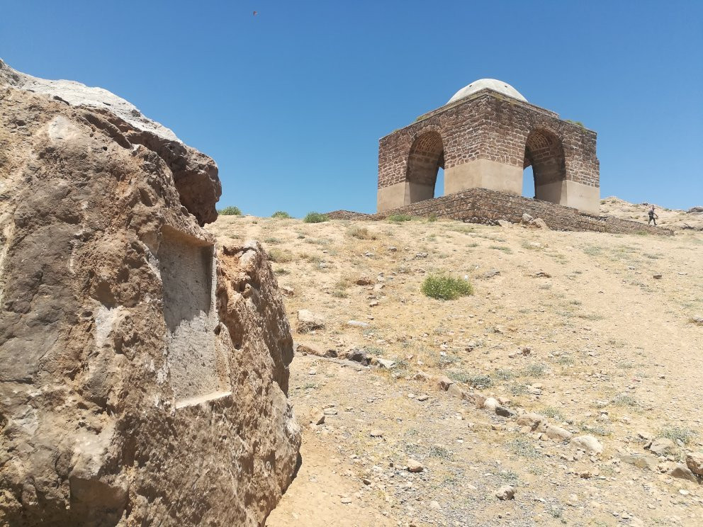 Chaar Taaghi Zigurat-Neyasar必去景点