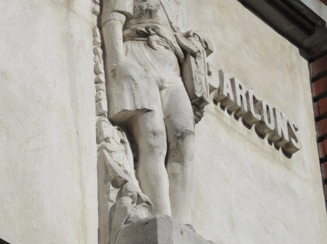 Haut-relief signalant l'entree de l'ecole de garcons-Romainville必去景点