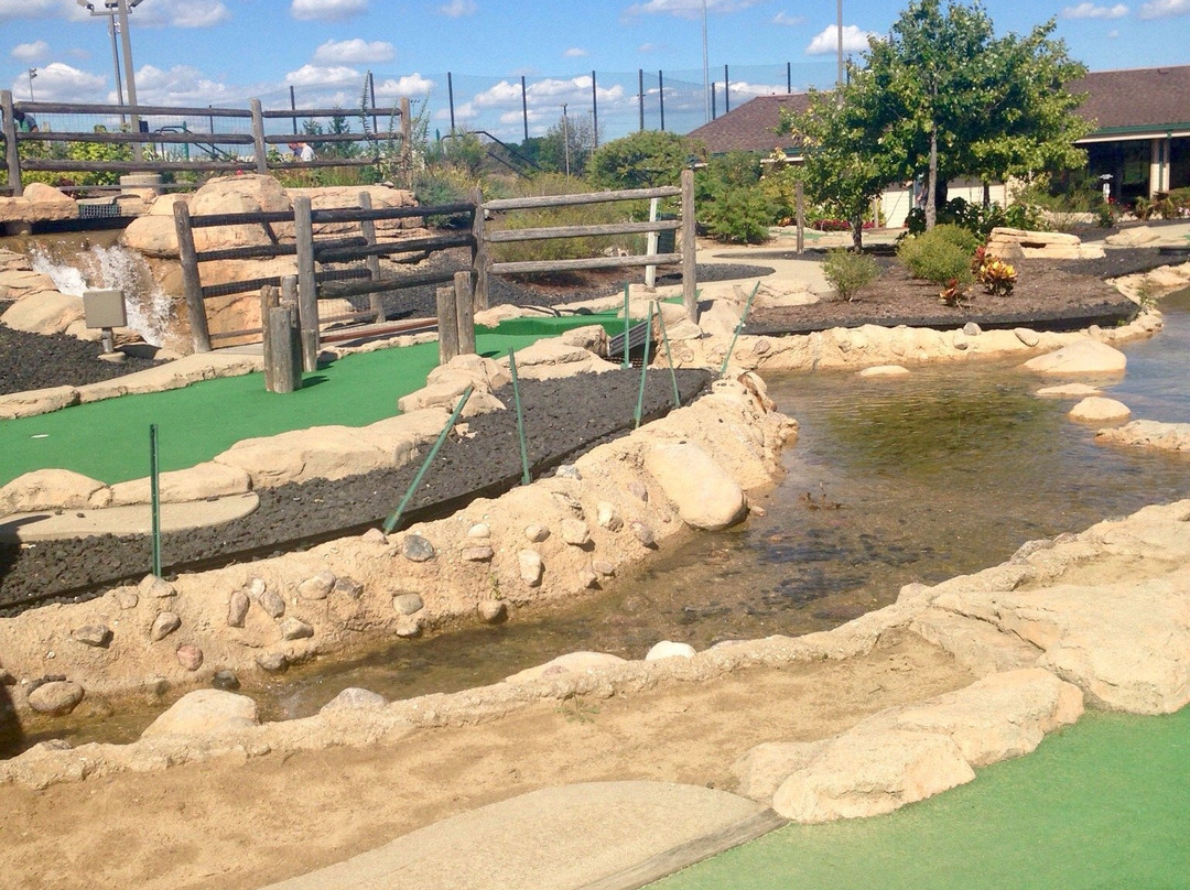 Aloha Falls Miniature Golf-Libertyville必去景点