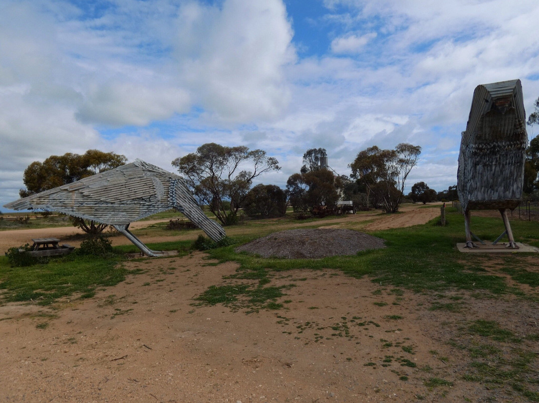 Mallee Hen Sculptures-Patchewollock必去景点