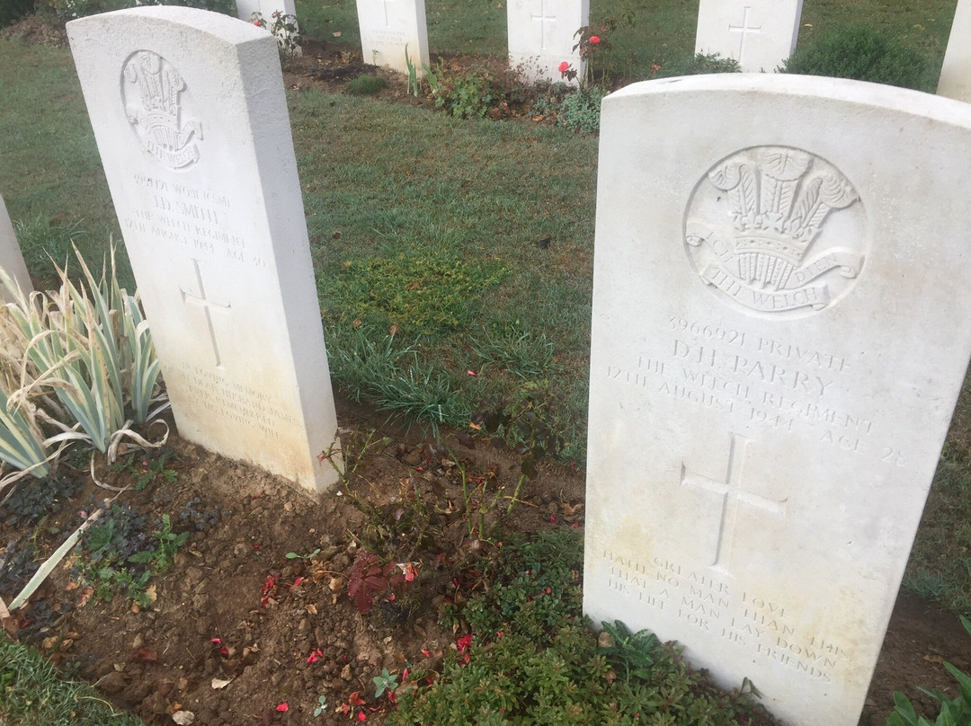 Banneville-la-Campagne War Cemetery景点图片