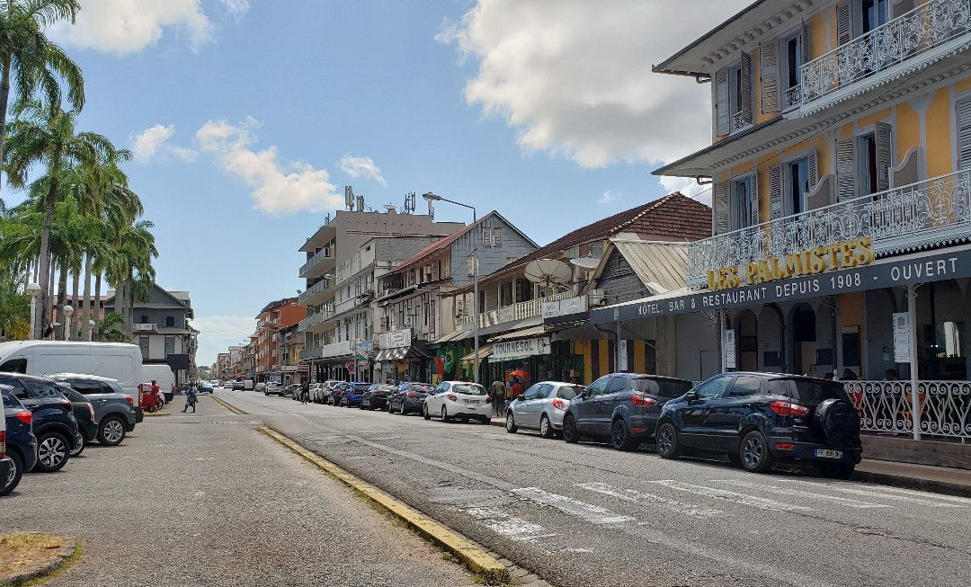 Avenue du Général de Gaulle-卡宴必去景点