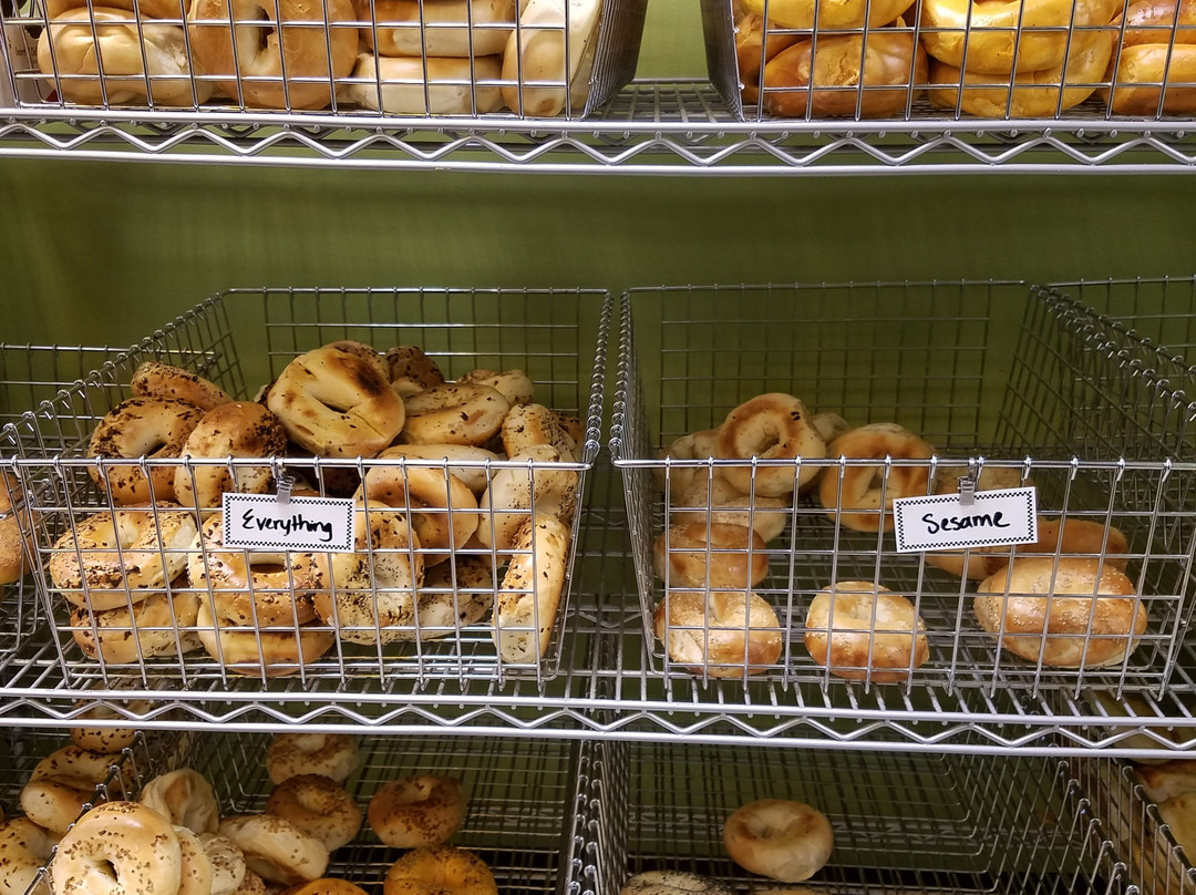 Mike's Deli & Bagels主图