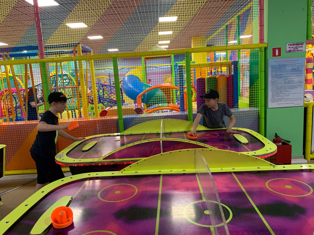 Chaltyr旅游景点-Shopping and entertainment center Zolotoi Vavilon