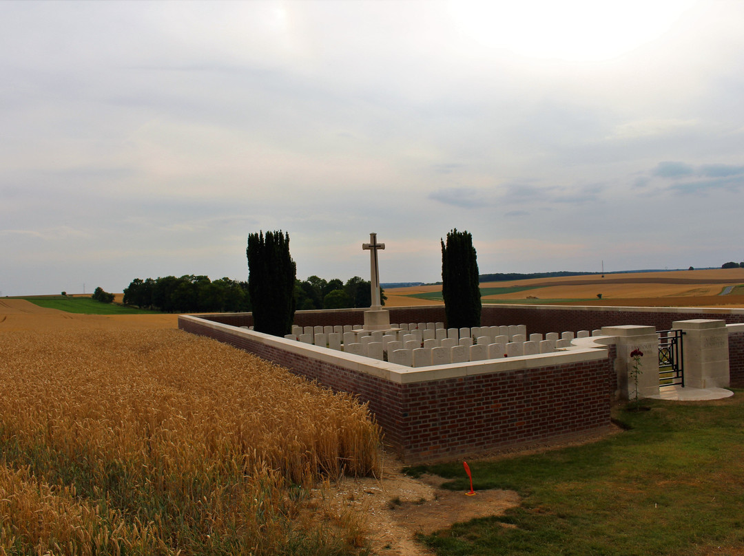 Rancourt Military Cemetery景点图片