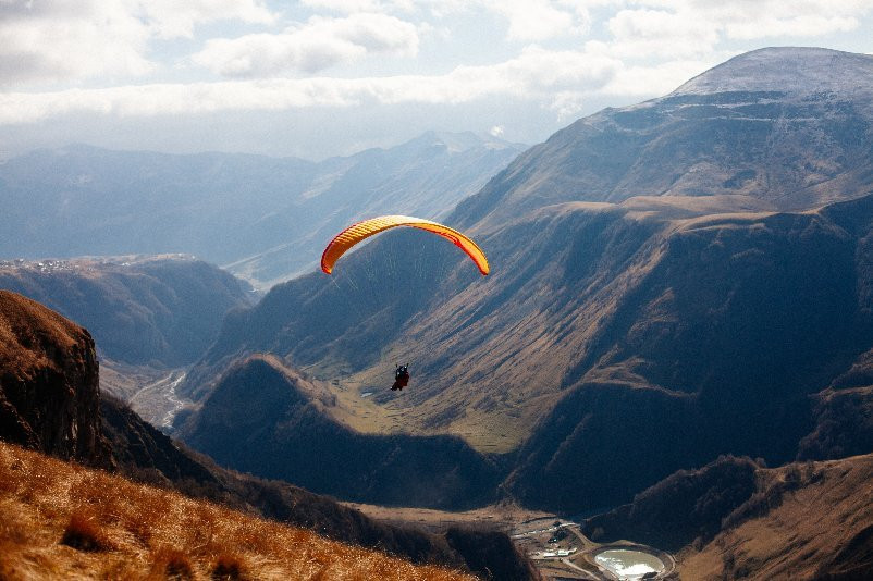 Paragliding in Gudauri — Toors-古道里必去景点