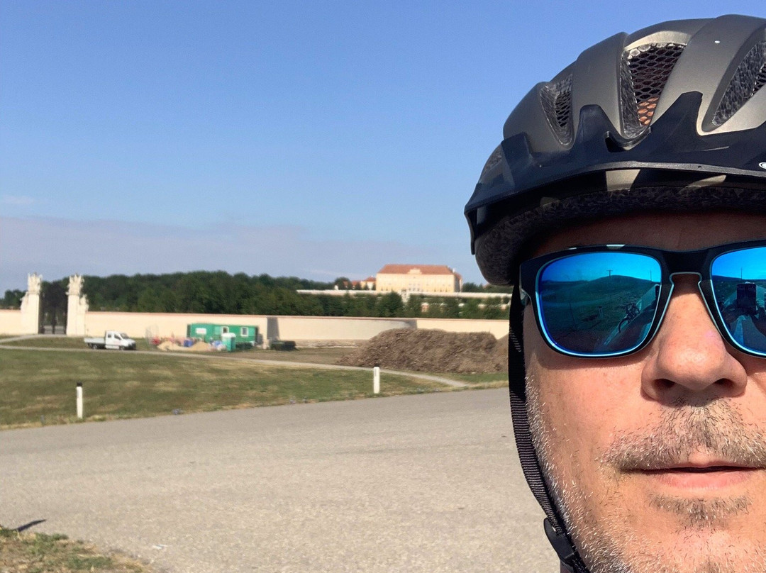 Freedom Cycling Bridge-Devinska Nova Ves必去景点