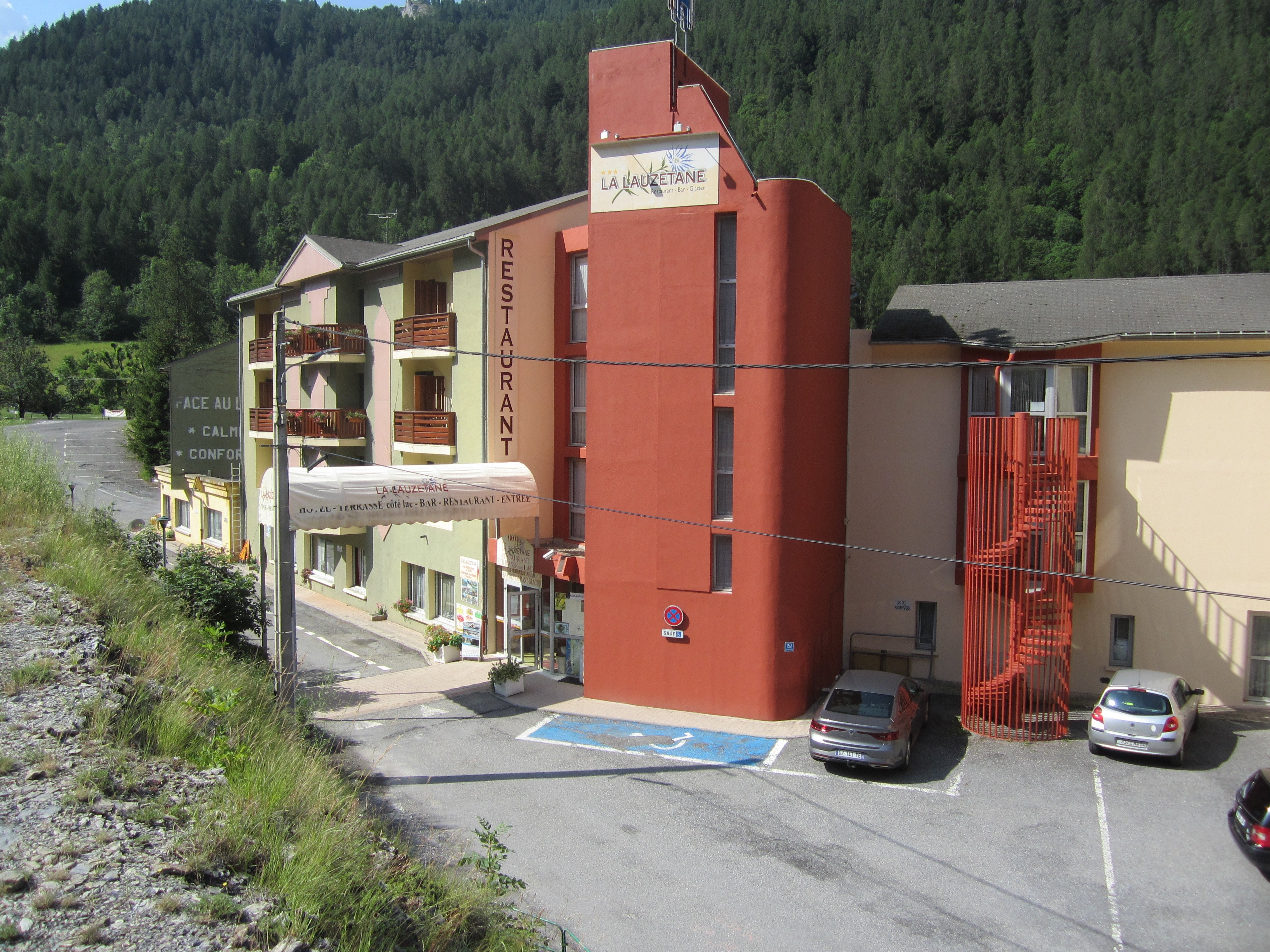 Hotel Restaurant La Lauzetane-浴室