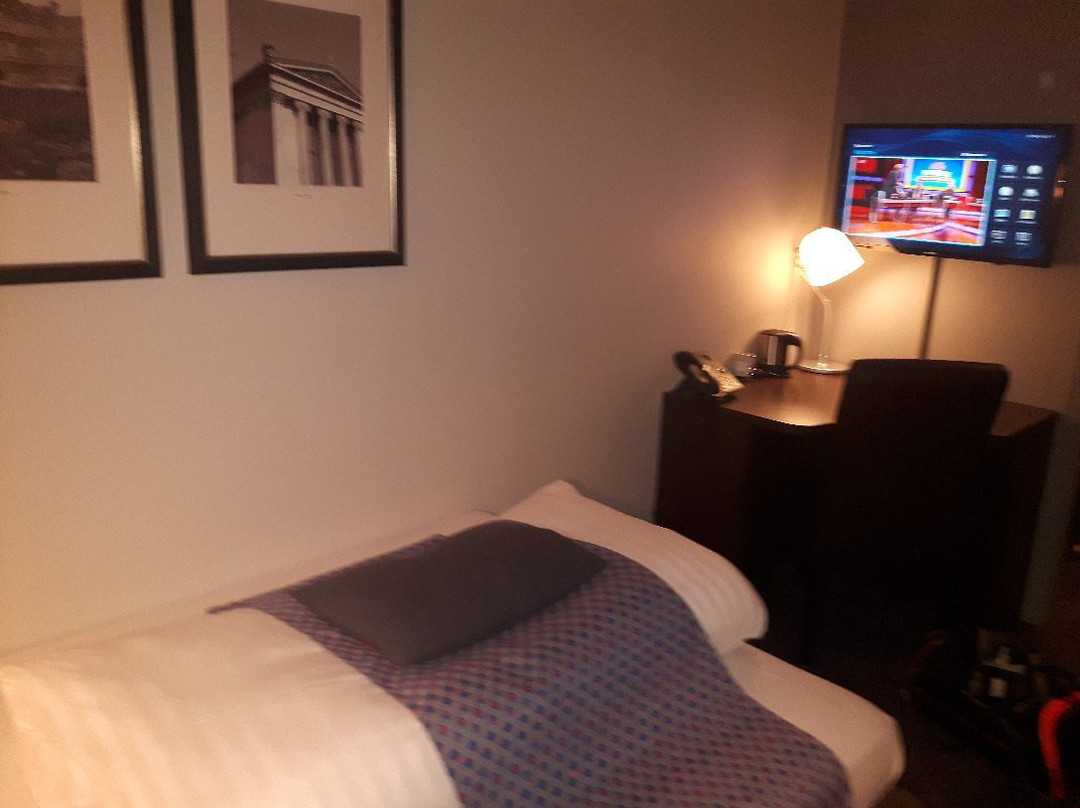 瓦埃勒卡本酒店主图