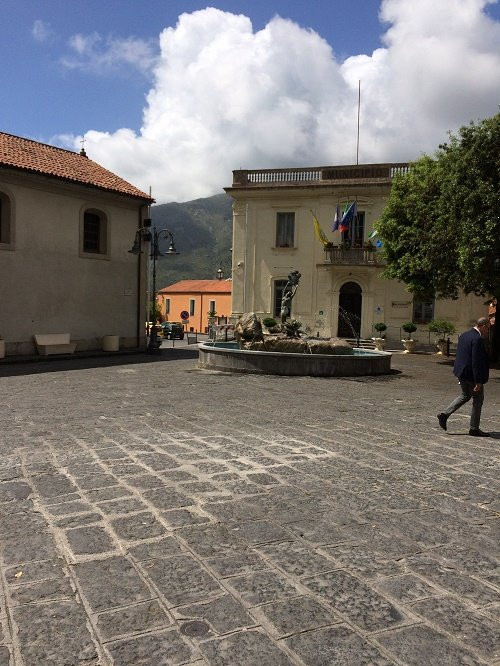 Fontana della Sirena景点图片