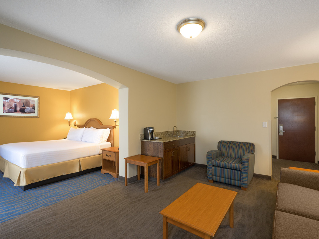 Clarion Pointe New Bern主图