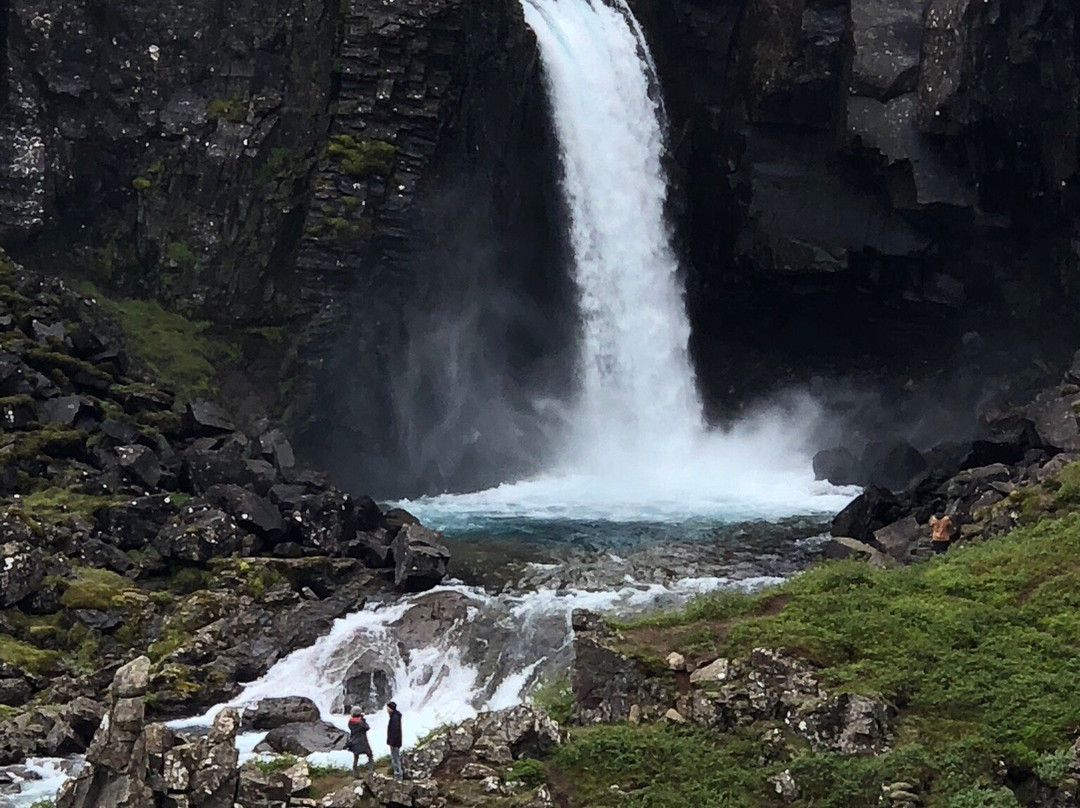 Folaldafoss Waterfall-Sledbrjotur必去景点