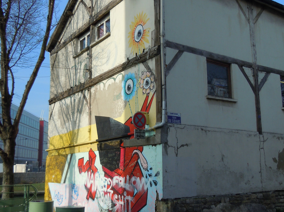 Fresque Chien Rouge景点图片